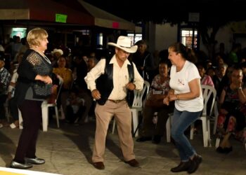 Serenatas musicales en Ixtlán atraen cada vez a más paseantes