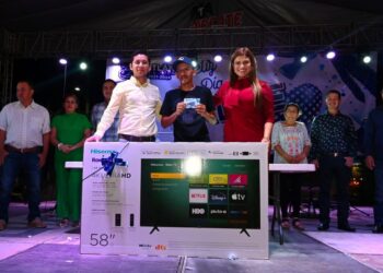 Celebración llena de música y regalos en el festejo por el Día del Padre en Ixtlán del Río