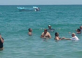 Clubes de la tercera edad de Ixtlán disfrutan de un día en la playa gracias al apoyo municipal