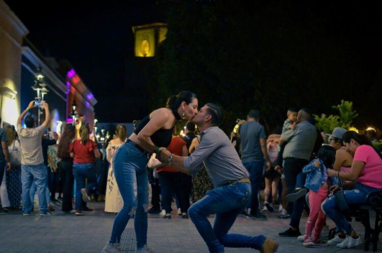 Jala celebra con alegría una nueva callejoneada llena de historia y encanto