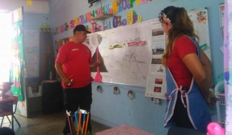 Protección Civil de Jala imparte charla sobre prevención y riesgos del Volcán “El Ceboruco”