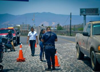 Realizan revisión de motociclistas para promover la seguridad vial en Jala