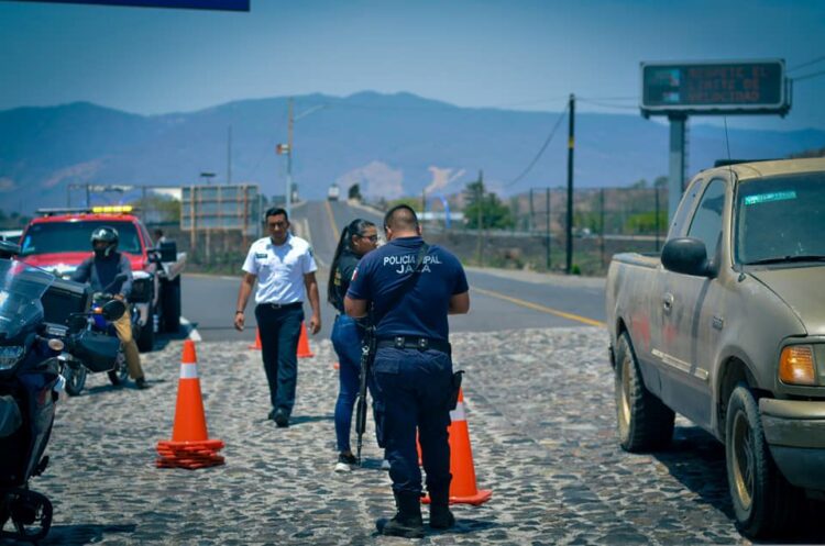 Realizan revisión de motociclistas para promover la seguridad vial en Jala