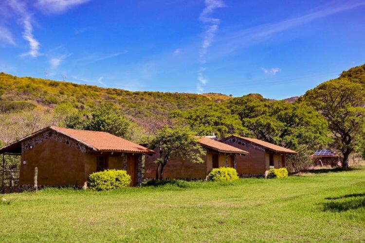 Ecohotel “El salto negro” reabre sus puertas al público, en Ixtlán