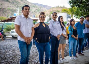 Encabeza Toño Carrillo obra de rehabilitación de la placita El Tucán