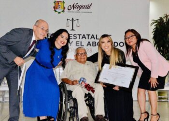 Gobierno del Estado reconoce a las y los abogados en su día