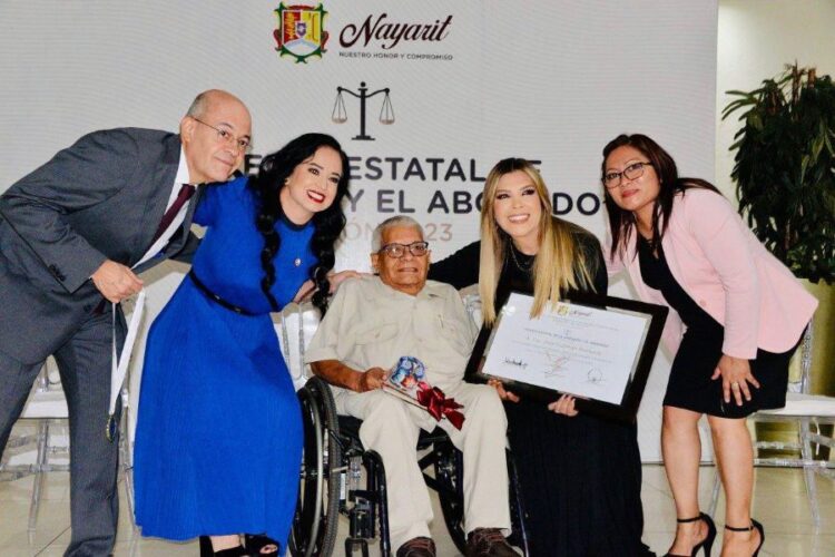 Gobierno del Estado reconoce a las y los abogados en su día