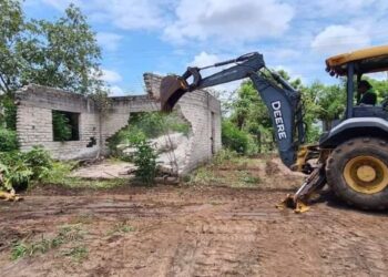 Navarro Quintero anuncia la construcción de una nueva clínica de salud en Río Viejo, Tecuala