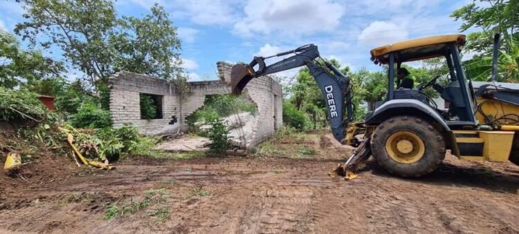 Navarro Quintero anuncia la construcción de una nueva clínica de salud en Río Viejo, Tecuala