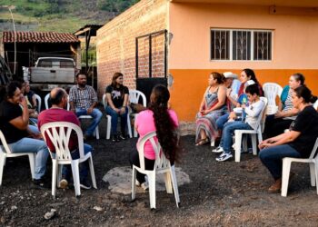 Se reúne Elsa Nayeli con habitantes de El Terrero