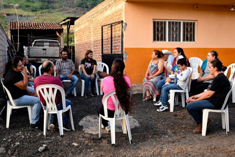 Se reúne Elsa Nayeli con habitantes de El Terrero