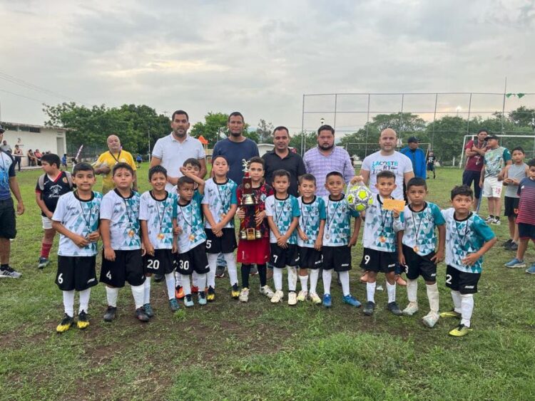 Uzeta se corona campeón de la Liga Regional del Sur Infantil categoría dientes de leche