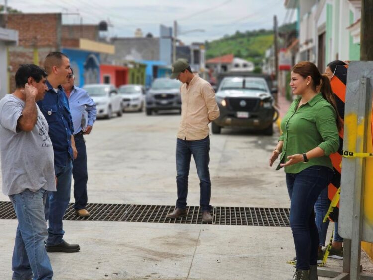 Alcaldesa de Ixtlán anuncia finalización de obra en Av. Emilio M. González