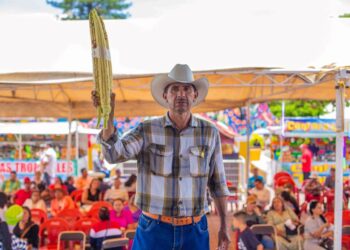 Arrasa Coapan con los tres primeros lugares del concurso del elote más grande del mundo en Jala
