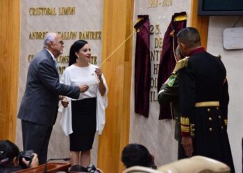 Encabeza Miguel Ángel Navarro Quintero, homenaje al Heroico Colegio Militar
