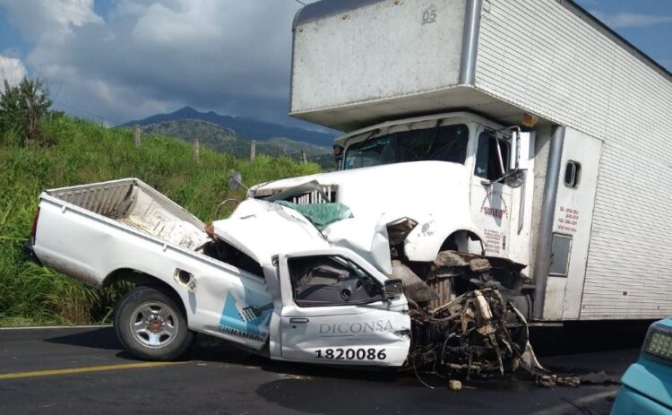 Trágico choque en la carretera Internacional cobra una vida y causa cuantiosos daños