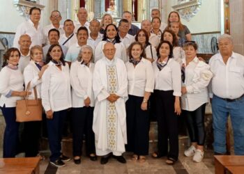 Inolvidable encuentro de la primera generación de la prepa 8 de Ahuacatlán