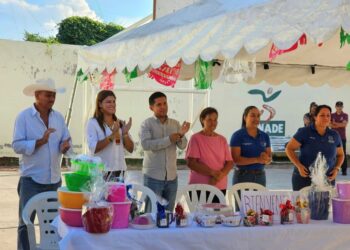 Asiste Elsa Nayeli al 29 aniversario del Club de la Tercera Edad de Ranchos de Arriba