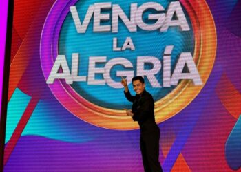 El diseñador nayarita Fher Santos se presentó de nuevo en “Venga la Alegría”