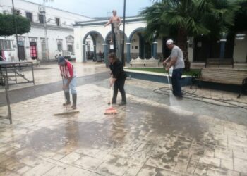 Equipo de aseo público de Ixtlán: Guardianes de la limpieza municipal