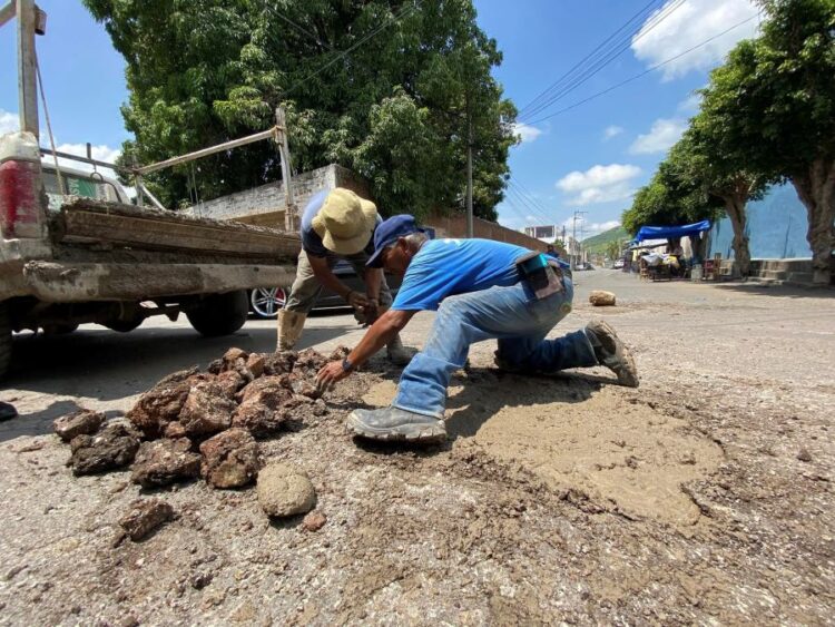 Gobierno municipal de Ixtlán refuerza programa de bacheo