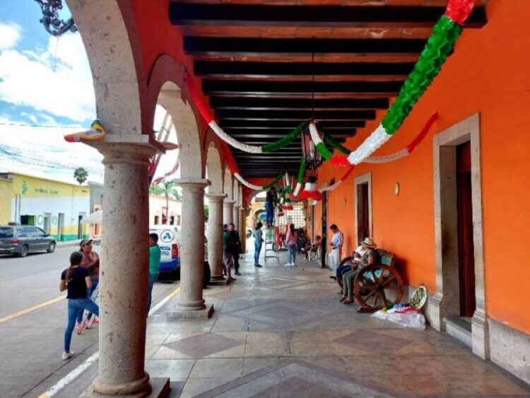 Hoy es el pegue de programas en Ahuacatlán