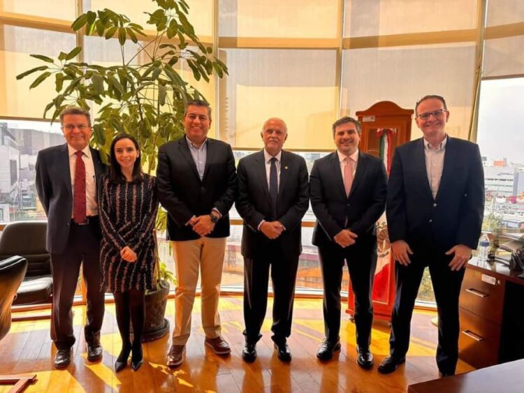 Navarro Quintero destaca reformas en el sistema de salud del estado