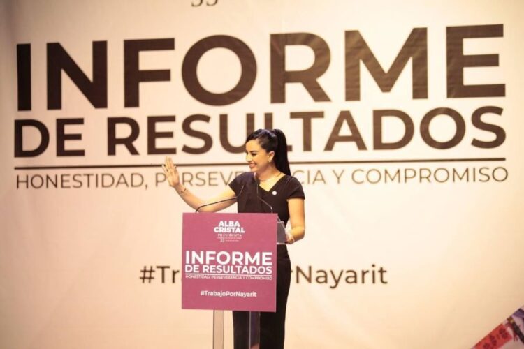 Presenta Alba Cristal informe de resultados