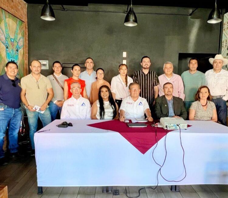 Rinden protesta directivos de la Delegación de la Cámara de Comercio en Ixtlán