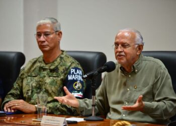 Apoyo moral y económico lleva el gobernador a afectados por el huracán Lidia