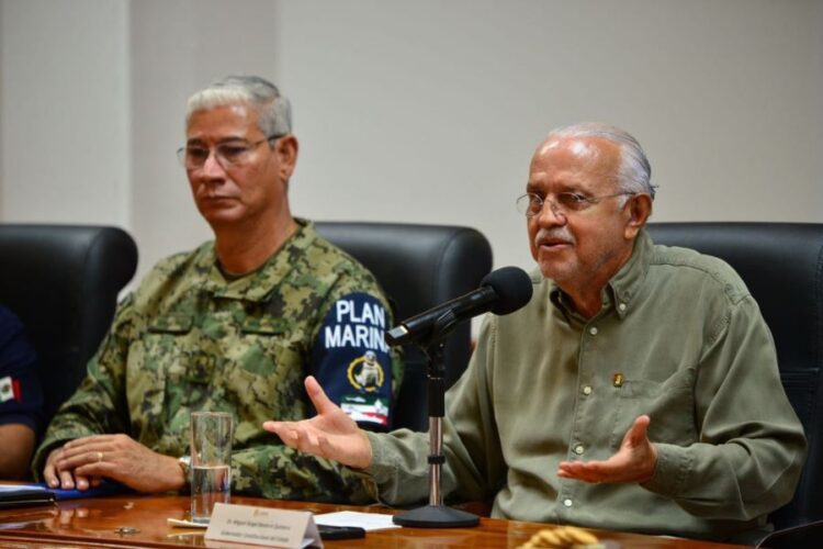 Apoyo moral y económico lleva el gobernador a afectados por el huracán Lidia