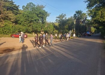 Caminantes camino Ahuacatlán- La Ciénega en emocionante jornada de historia y naturaleza