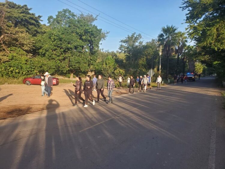Caminantes camino Ahuacatlán- La Ciénega en emocionante jornada de historia y naturaleza