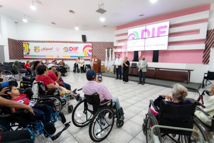 Con aparatos de movilidad transforma DIF Nayarit la vida de personas con discapacidad