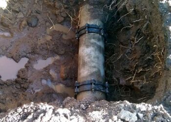 Continúan trabajos de reparación en la línea principal del pozo de La Sidra