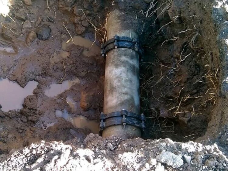 Continúan trabajos de reparación en la línea principal del pozo de La Sidra