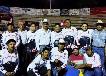 Destacado papel de la Peña Taurina de Ahuacatlán en la corrida del 4 de octubre