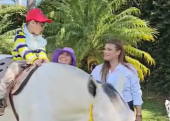 Elsa Nayeli visita Rancho San Rafael donde se ofrece equinoterapia gratuita para personas con discapacidad