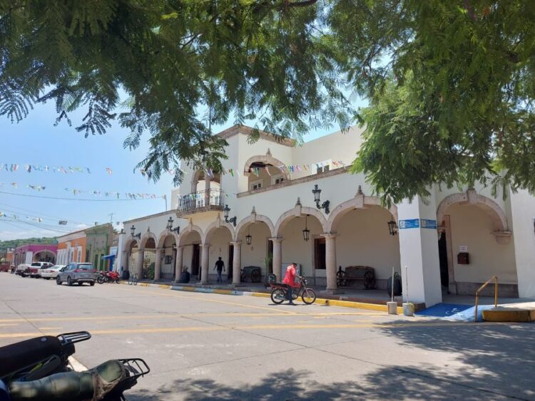 Empiezan a sonar nombres por la 4t en Ahuacatlán