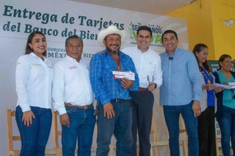 Entregan tarjetas del bienestar en Jala