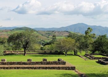 Montarán ofrenda monumental con miles de calaveras en la zona arqueológica de Ixtlán