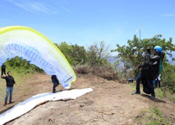 «VUELA NAYARIT 2023» Parapentistas regresan a Jala en un espectáculo aéreo de adrenalina