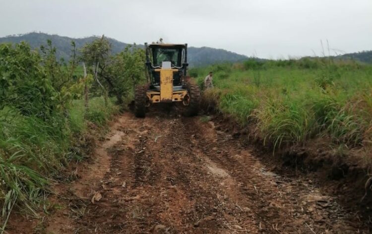 Rehabilitación urgente de caminos rurales en Jala tras daños por condiciones climáticas