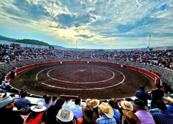 Tarde triunfal de Francisco Martínez en la plaza de toros «El Recuerdo» de Ahuacatlán