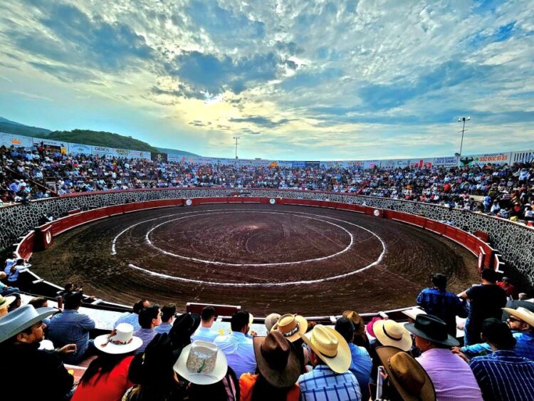 Tarde triunfal de Francisco Martínez en la plaza de toros «El Recuerdo» de Ahuacatlán