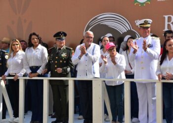 Encabeza Navarro Quintero el tradicional desfile de la revolución