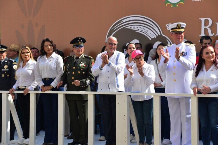 Encabeza Navarro Quintero el tradicional desfile de la revolución