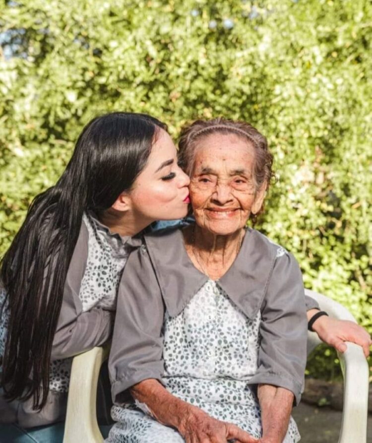 Luto en Santa Isabel por fallecimiento de doña Kika Caro