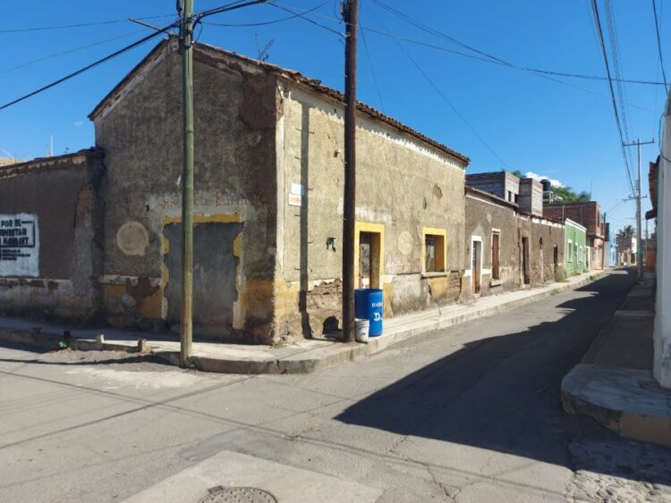 Muchas casas abandonadas y en mal estado en Ahuacatlán