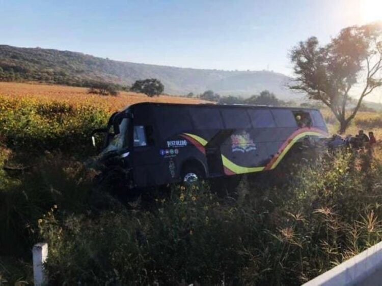 Músicos de Banda Móvil se recuperan lentamente tras sufrir aparatoso accidente